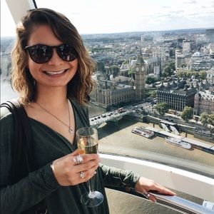 Meet your Posher, Casey